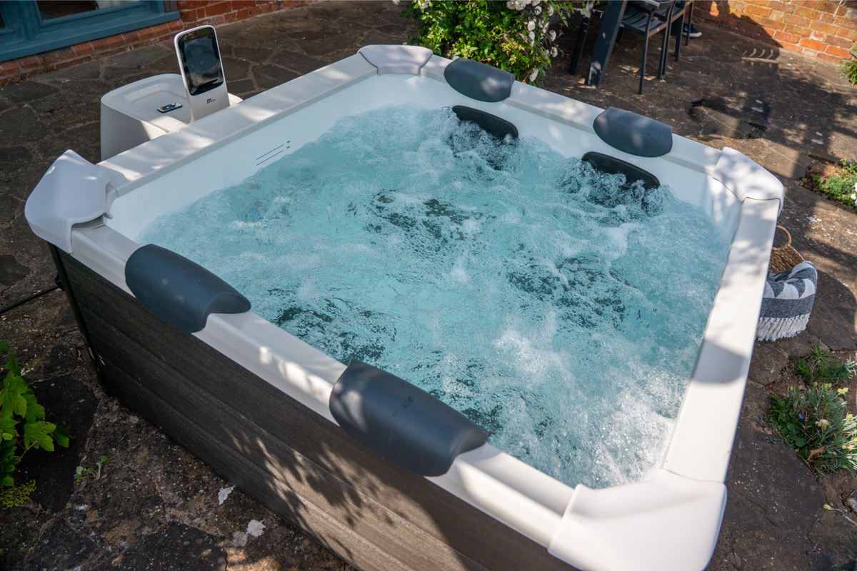 MSPA OSLO Rigid Hot Tub & Spa